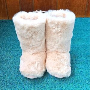 NWT-LC Lauren Conrad Faux Fur Slippers